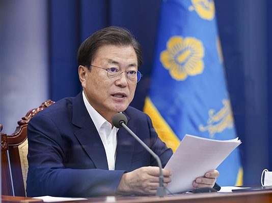 문 대통령 “백신 물량 최대한 효과적 활용…접종목표 달성 앞당길 것”