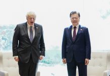 문 대통령 “한·영 백신 교환, 양국 우호 관계 잘 보여주는 사례”