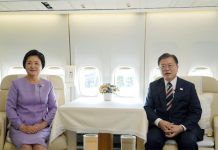 문 대통령, 미국행 전용기서 추석 인사…“다음 달이면 접종 완료율도 세계서 앞서갈 것”