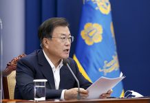 문 대통령 “코로나 상황 진정돼 나가면 새로운 방역체계로 점진적 전환 모색”