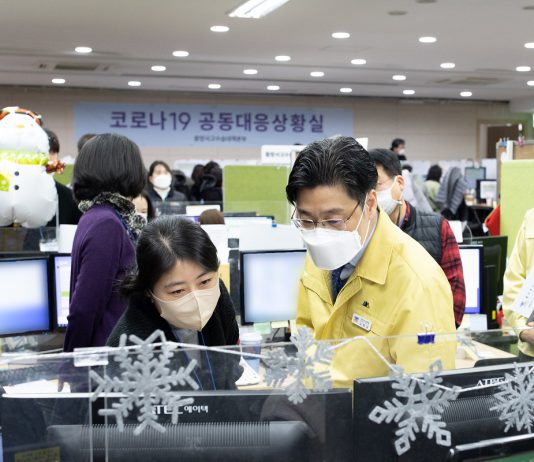 오병권 권한대행, 코로나19 수도권 공동대응상황실 방문. 직원들 격려