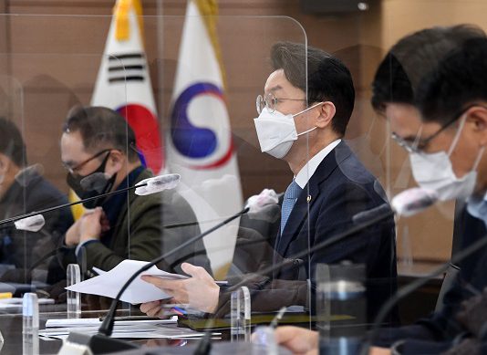 수입 요소수 온라인 판매 허용 추진…“세부 방안 조만간 발표”