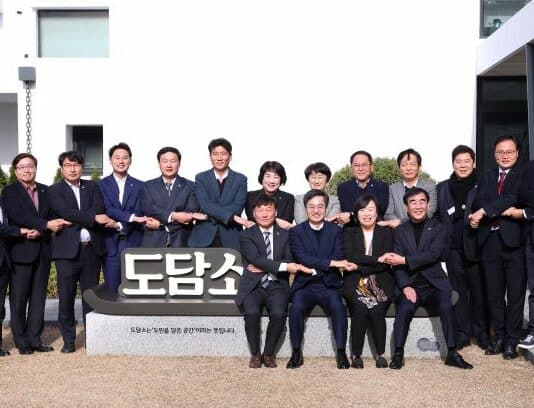 여야정협의체 위원 만난 김동연 “안전·민생·기회에 힘 모아달라”