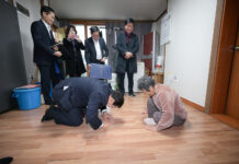 최민호 시장, 100세 어르신에 정부연말선물 전달