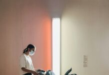 멈춘 유모차 꼭 잡고 있어야 하는 이유…추락 안전사고 66.2%