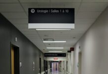 정부 “내년 의대, 증원분의 50~100% 범위 내 자율모집 허용” white and black hospital bed