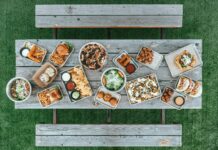 건강한 생활을 위한 식단과 운동의 상호작용 assorted-variant of food lot