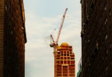 준공 임박한 신축아파트 ‘하자’ 특별점검 나선다 brown concrete building during daytime