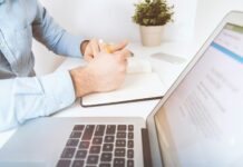 상급종합병원 등에 군의관 120명 추가 투입…비상진료 인력 강화 person writing on white notebook