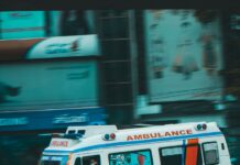 노년층 안전사고 연 평균 26만건 발생…낙상·추락 주의해야 an ambulance driving down a street next to tall buildings