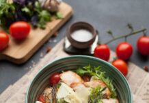 효과적인 다이어트를 위한 식단팁 bowl of vegetable salad