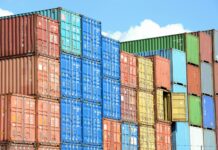 올해 수출금융 7조 원 추가 지원…수출 호조세에 속도 붙인다 blue red and yellow intermodal containers