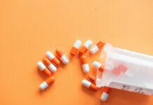 소부장·방산·의약품도 경제안보 품목 지정…“공급망 안정 기반 마련” orange and white medication pill