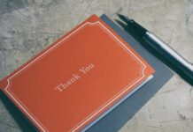 건강한 나를 위한 긍정적 사고법 fountain pen next to red Thank You journal