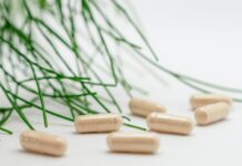 과민성 대장 증후군 관리 방법 a group of white pills