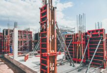 ‘해외건설 수주 활성화’ 위한 민관 소통 플랫폼 구축 red metal structure with beam