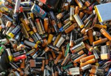 ‘사용후 배터리’ 산업 키운다…정부, 육성 법안 연내 제정 추진 black and silver flash drive