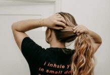 여름철 탈모 관리 방법 woman in black t-shirt covering face with hair