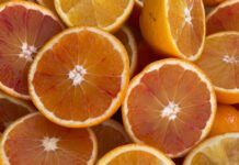 여름철 비타민 C 섭취 방법 a bunch of oranges that are cut in half