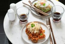여름철 장 건강 지키기 a white plate topped with food next to glasses of liquid