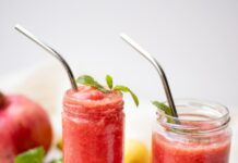 시원한 여름 음료 만들기 full-filled jars on chopping board