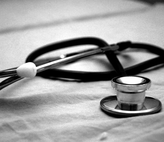 하반기 전공의 모집 차질없이 진행…미복귀자 사직처리 완료 black and gray stethoscope