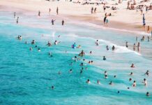 바가지요금 안됩니다!…피서지 부당 상행위 고발 등 강력 대응 people swimming in the beach