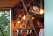 소상공인 영업불편 없도록 민생규제 33건 개선 추진 woman selling inside store during daytime