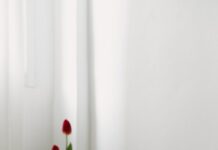 여름철 운동 후 수분 보충 음료 추천 round brown wooden stool