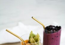 여름철 운동 전후 에너지 보충법 a couple of drinks with fruit and ice cream in them