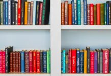 지난해 공공도서관 이용자 2억 200명…전년 대비 14.5%↑ assorted-title book lot placed on white wooden shelf