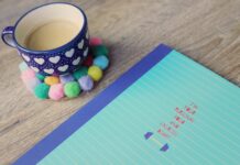 운동의 진단과 처방: 개인 맞춤형 피트니스 계획 blue ceramic cup on tabletop