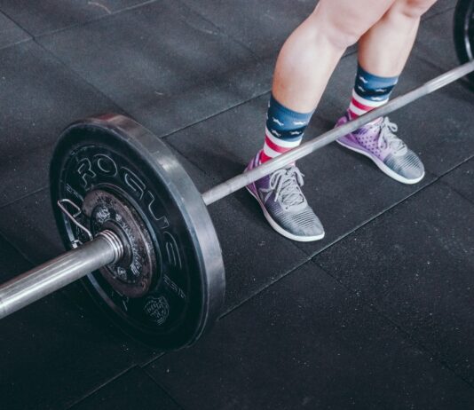 환절기 운동으로 건강 지키기 person doing exercise