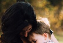 스트레스와 불안을 극복하는 감정 조절 woman hugging boy on her lap