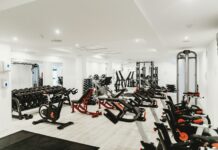 전문가가 추천하는 운동장비 black spin exercise bike lot