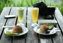 가공식품, 건강을 위한다면 선택할 수 있을까? fried rice and glass of juices on table