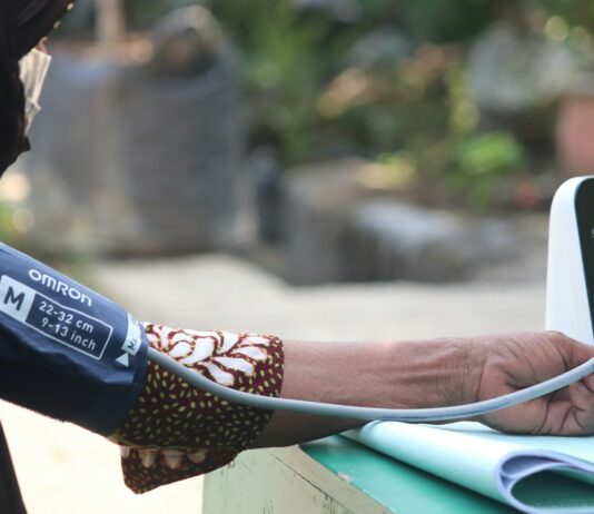 생활습관개선을 통한 심혈관 질환 개선 woman in brown and white leopard print bikini bottom holding blue and white plastic bottle