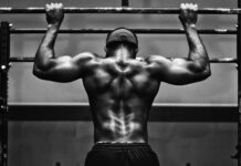 강도 높은 인터벌 트레이닝의 효과 grayscale photo of man working out