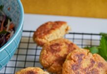 비건 다이어트: 영양과 건강의 조화 fried food on blue and white ceramic bowl