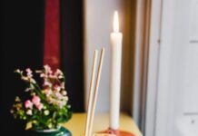 영양소의 역할과 식단 계획: 비타민과 미네랄의 중요성 lemonade in glass on the table