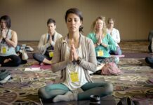 요가와 명상으로 건강하게! group of people doing yoga