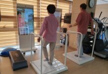 치매예방도 스마트하게… 거울보며 운동하는 ‘스마트미러’ 도입