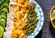 운동 후 회복 식사: 근육 성장과 재생을 위한 영양 yellow corn on white and blue ceramic plate