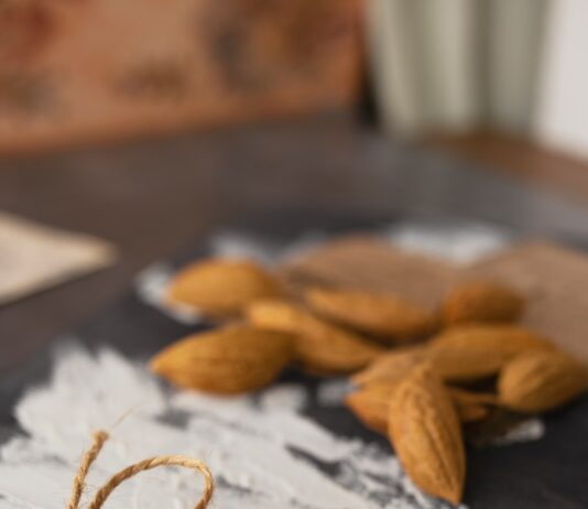 탄수화물 대체 음식: 저탄수화물 식단의 효과 brown cookies on white paper