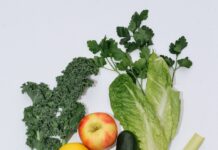 운동과 식단의 균형이 중요한 이유 flat lay photography of vegetables