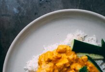 운동 후 영양 섭취가 체력 향상에 미치는 영향 green vegetable on white ceramic plate