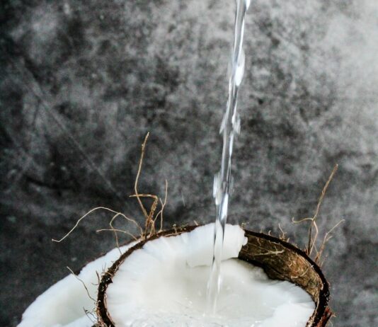 운동 후 단백질 섭취의 중요성과 필수 영양소 채우기 brown and white cake with white candle