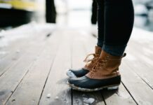 감기에 대처하는 민간 요법과 과학적 해결책 person wearing brown-and-black leather duck boots standing on brown wooden dock