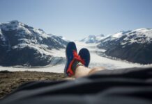 겨울철 체온 유지와 운동 효과 극대화하기 person sitting on ground