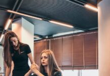 PT를 통한 체력 단련과 면역력 증진, 성공 사례 분석 women's black crew-neck shirt